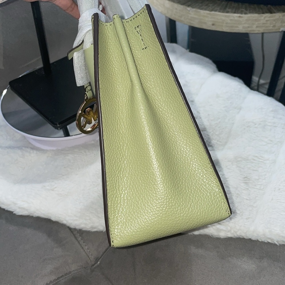 NWT Michael Kors Sheila Small Light Sage Vegan Leather Center Zip Satchel - Picture 7 of 12